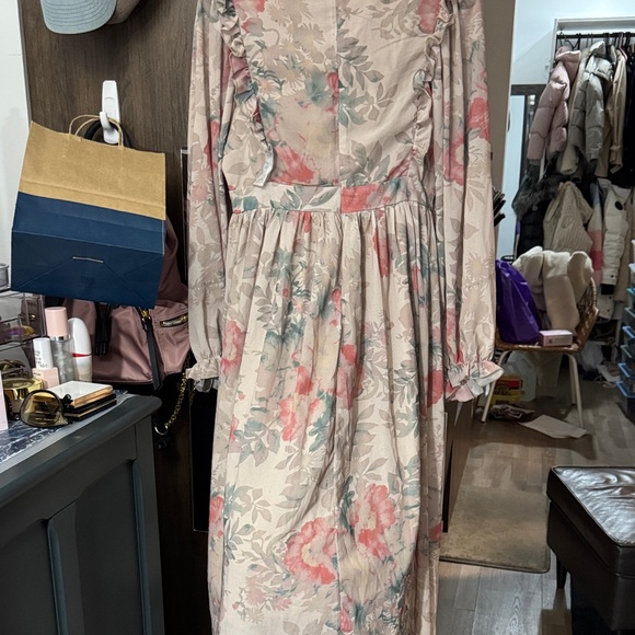 Floral Long-Sleeve Maxi Dress in Blush Pink - Elegant Women's Dress - Picture 5 of 5